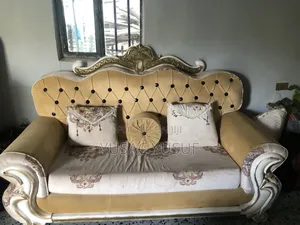 Used Couch or Sofa Full ( 4 in Number)
