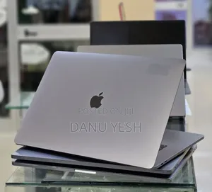 New Laptop Apple MacBook Pro 2017 16GB Intel Core i7 SSD 512GB