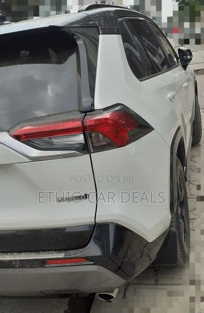 Toyota RAV4 XLE Premium 2022 White