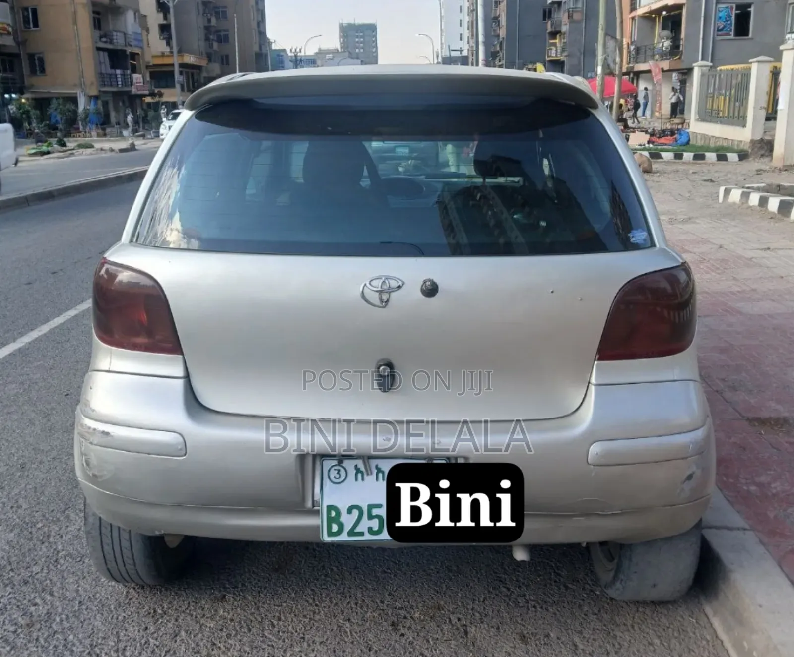 Toyota Vitz 2002 Gold