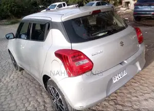 Suzuki Swift 2022 Silver