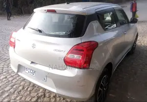 Suzuki Swift 2022 Silver