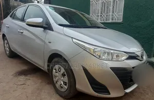 Toyota Yaris 2021 Silver
