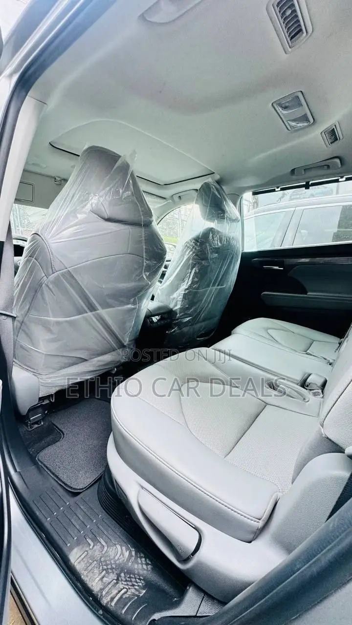 New Toyota Highlander Hybrid 2024 Silver