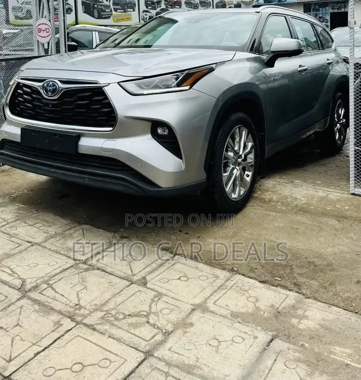 New Toyota Highlander Hybrid 2024 Silver