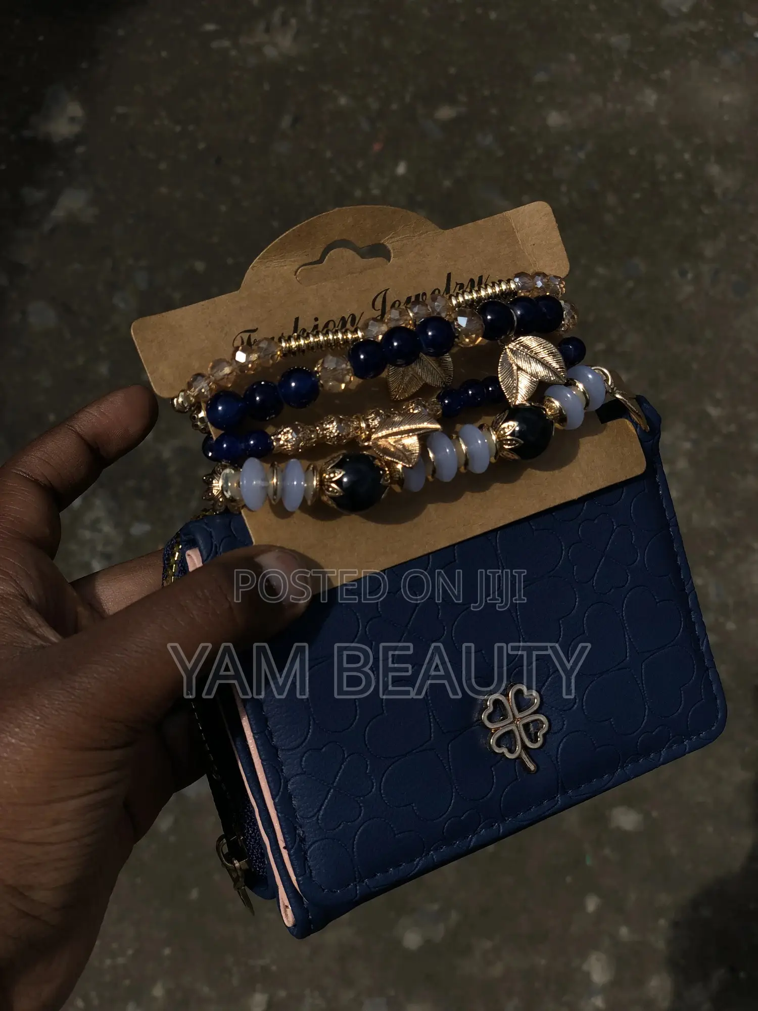 Hand Accessories With Bag