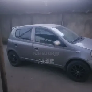 Toyota Vitz 2004 Silver