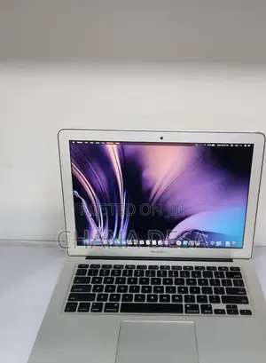 New Laptop Apple MacBook 2012 4GB Intel Core i5 SSD 128GB
