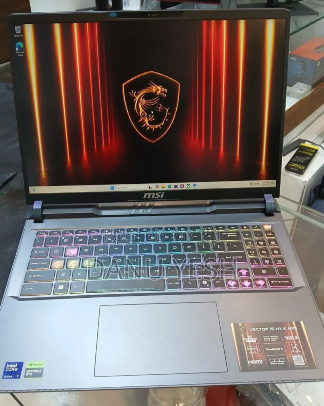 New Laptop MSI Vector 16 HX AI A2XWIG 16GB Intel Core Ultra 7 SSD 1T