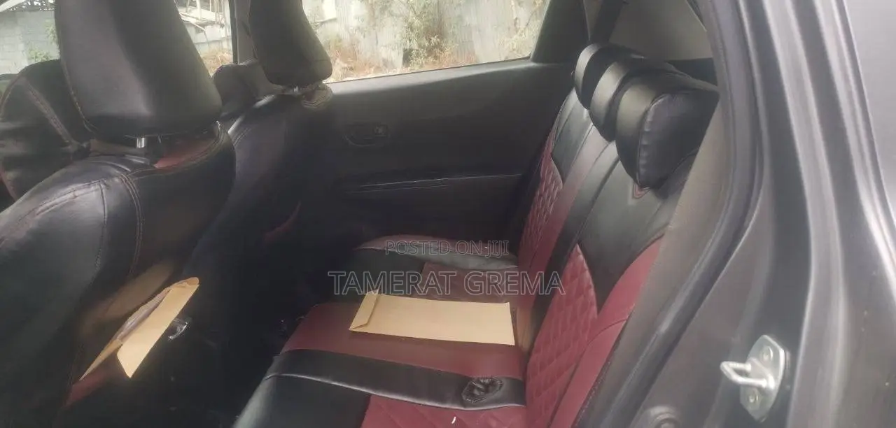 Toyota Yaris 2012 Gray