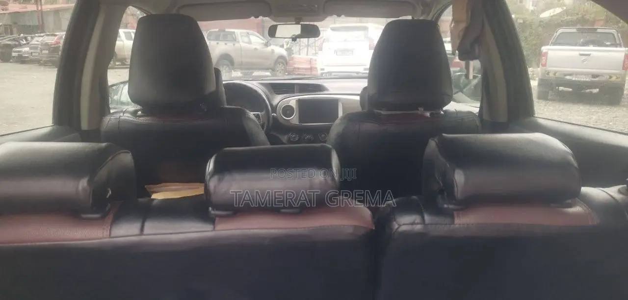 Toyota Yaris 2012 Gray