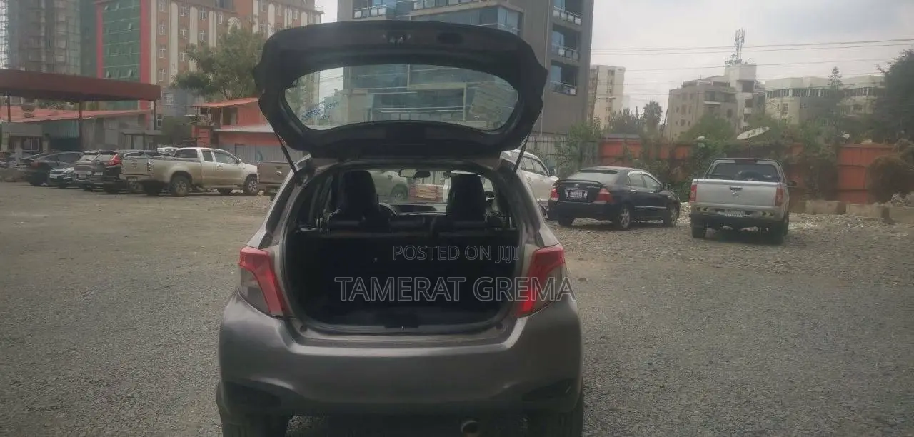 Toyota Yaris 2012 Gray