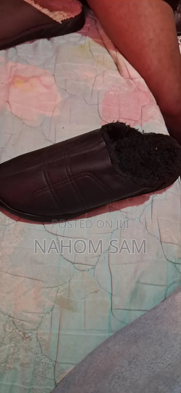 ነጠላ ጫማ Sandals