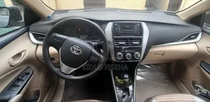 Toyota Yaris 2020 Silver
