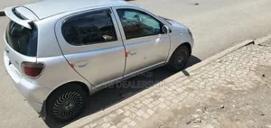 Toyota Vitz 2000 Silver