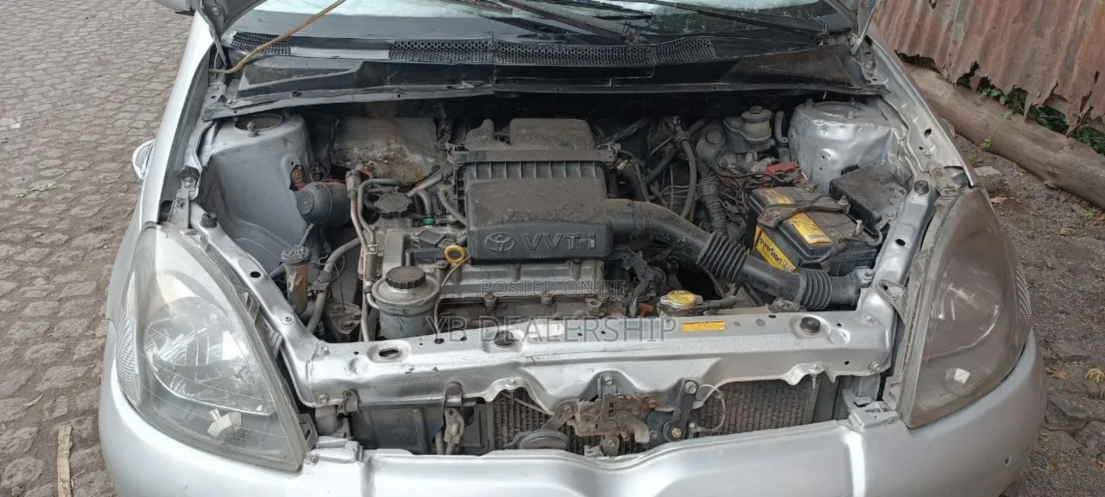 Toyota Vitz 2000 Silver