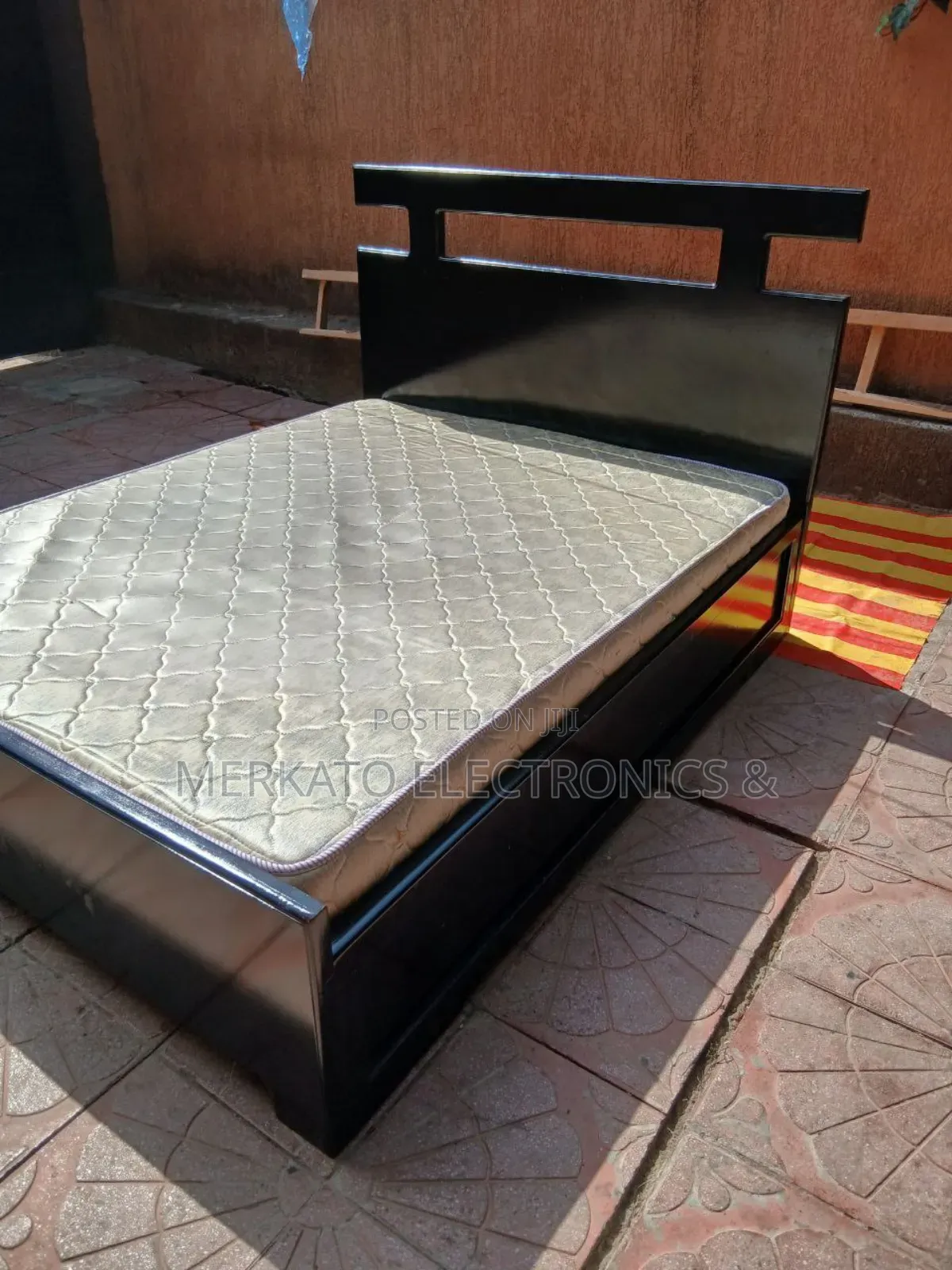 አልጋ እና ፍራሽ አንድ ላይ 1.50 | Bed With Super Bonded Slightly Used
