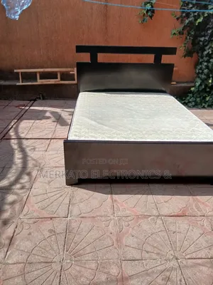 አልጋ እና ፍራሽ አንድ ላይ 1.50 | Bed With Super Bonded Slightly Used