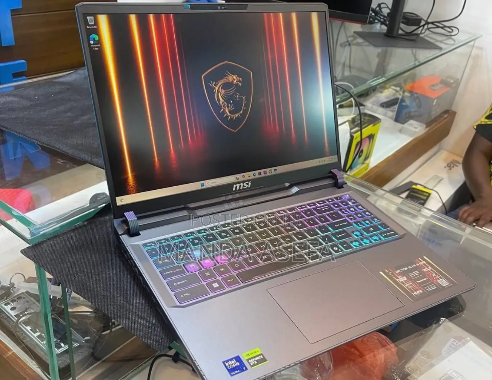 New Laptop MSI Vector 16 HX AI A2XWIG 16GB Intel Core Ultra 7 SSD 1T