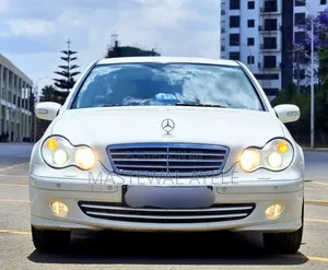 Mercedes-Benz C200 2006 White