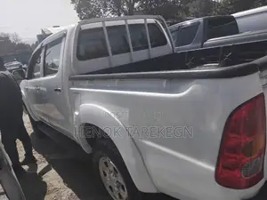 Toyota Hilux 2008 White