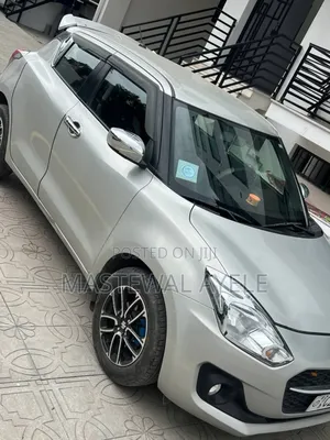 Suzuki Swift 2022 Silver
