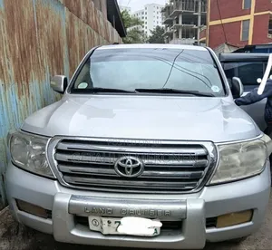 Toyota Land Cruiser 2011 Silver