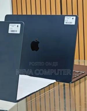 New Laptop Apple MacBook Air 2024 M3 15-inch 16GB Apple M4 SSD 256GB