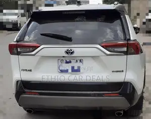 Toyota RAV4 XLE Premium 2022 White