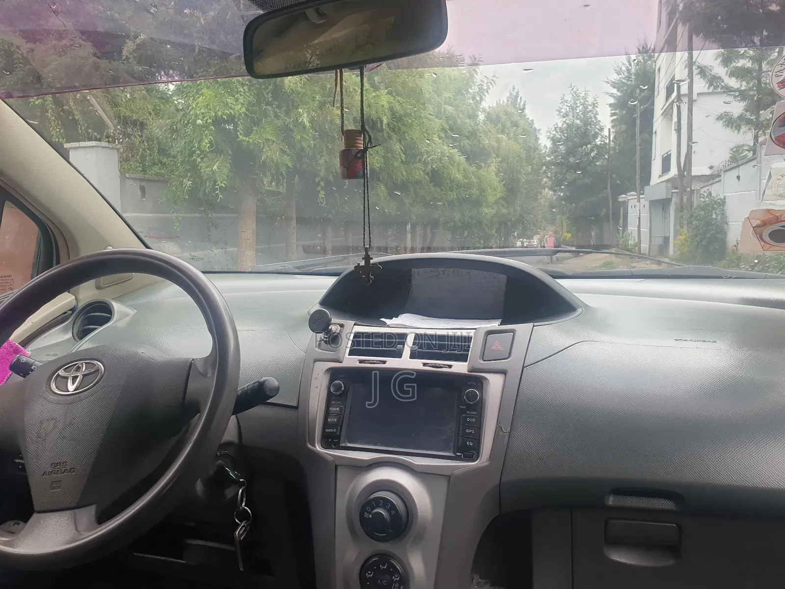 Toyota Yaris Base Sedan 4dr 2010 Purple