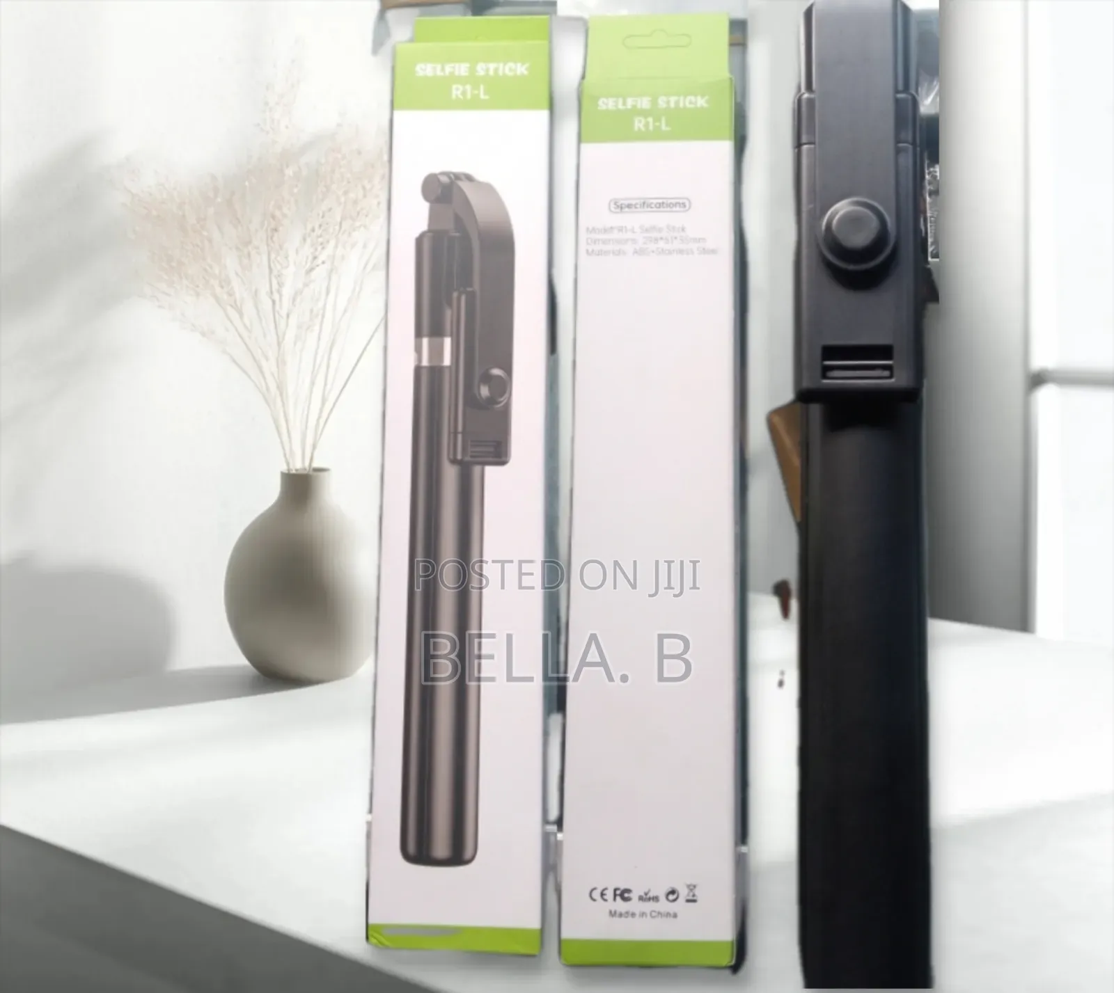 R1- L Selfie Stick: Capture Every Angle Perfectly