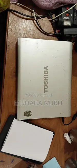 Laptop Toshiba Satellite L305D 2GB Intel Celeron HDD 140GB