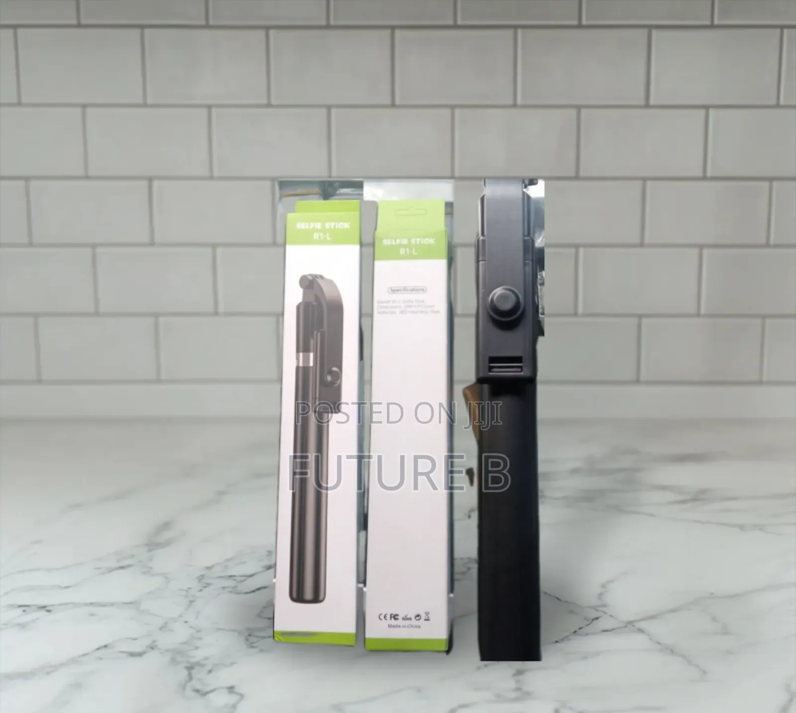 R1-L Selfie Stick – Your Pocket-Sized Photographer