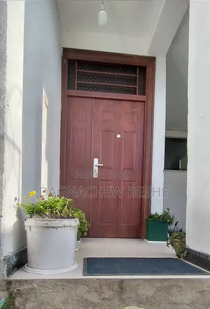 5bdrm House in Akaky Kaliti for sale