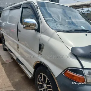Toyota HiAce 2005 White