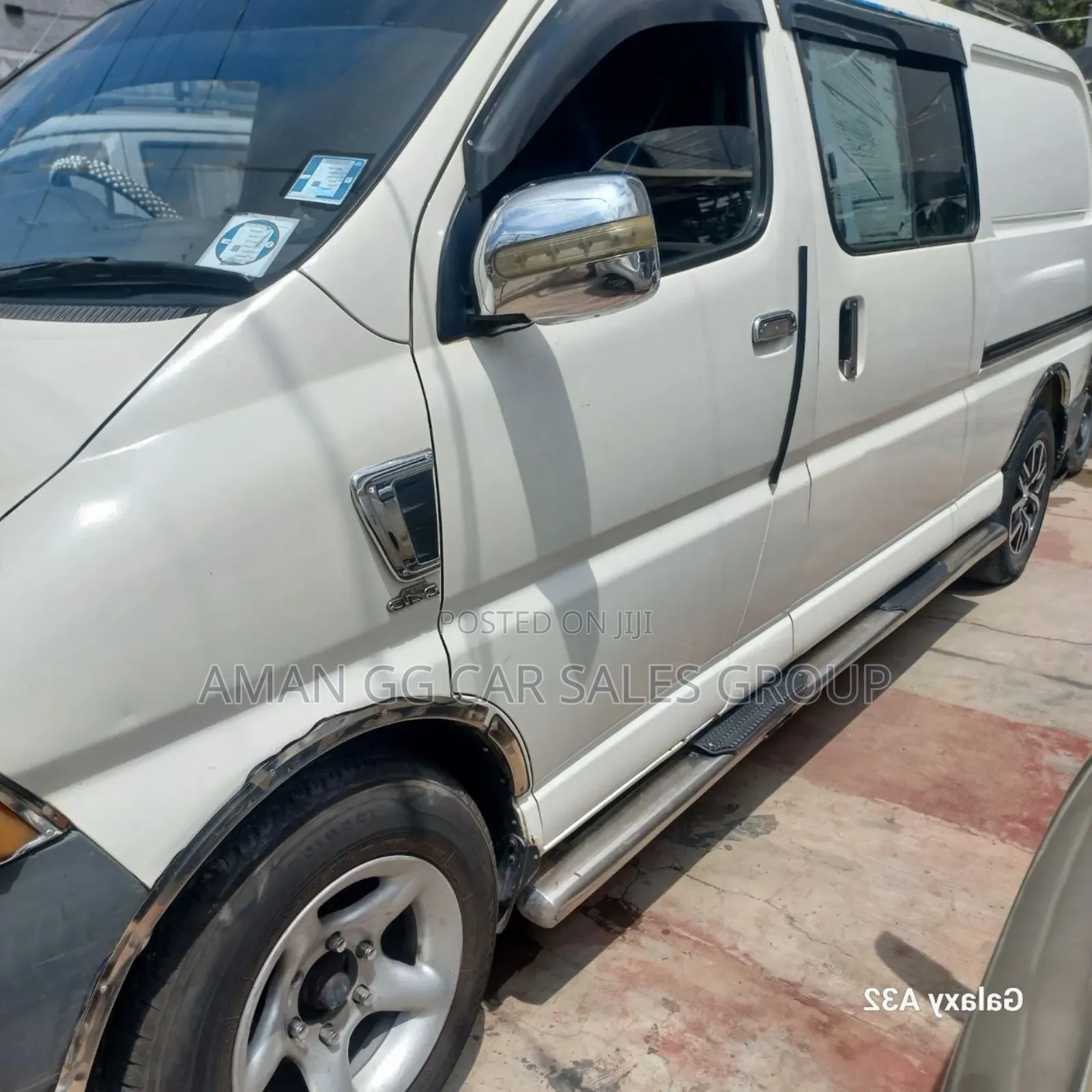 Toyota HiAce 2005 White