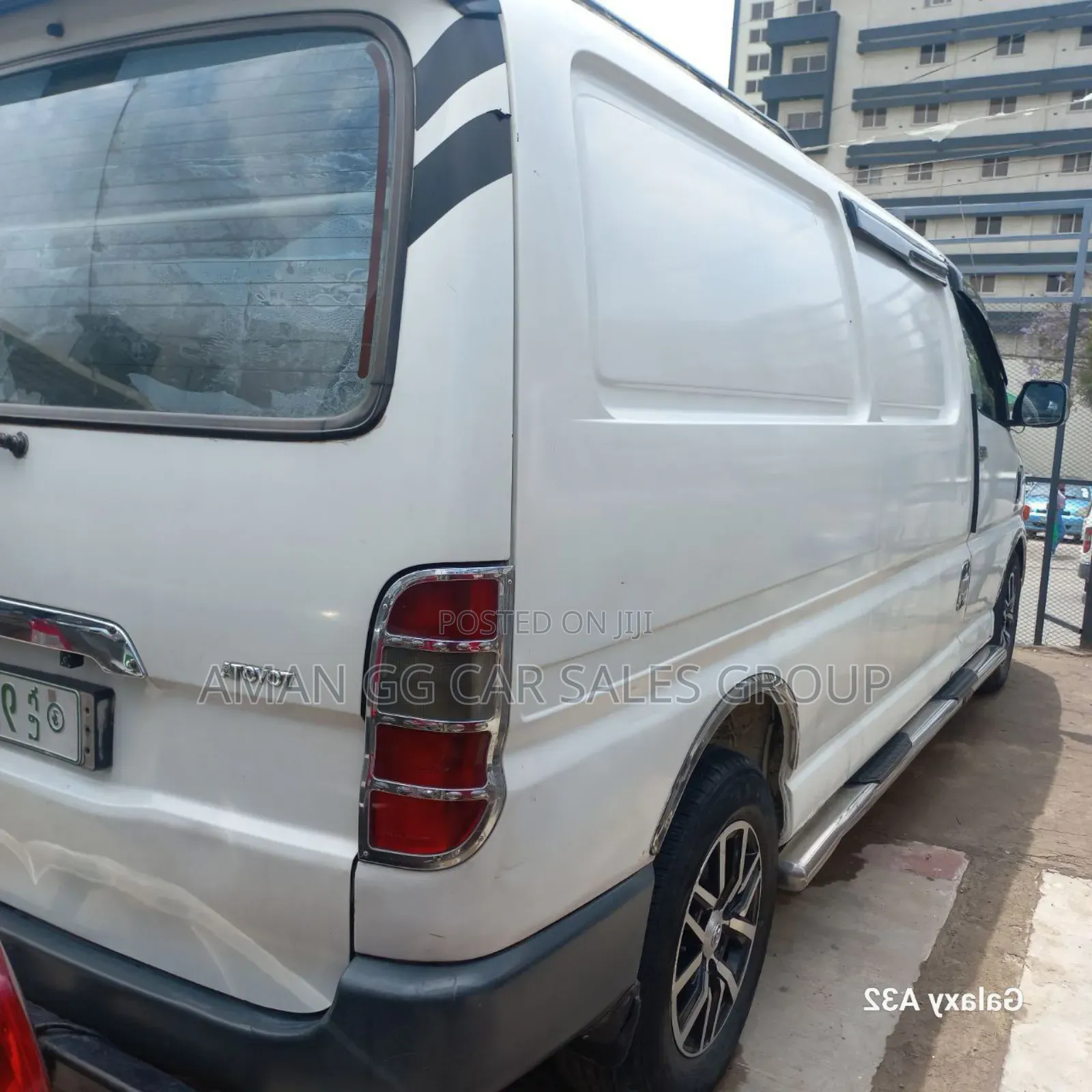 Toyota HiAce 2005 White