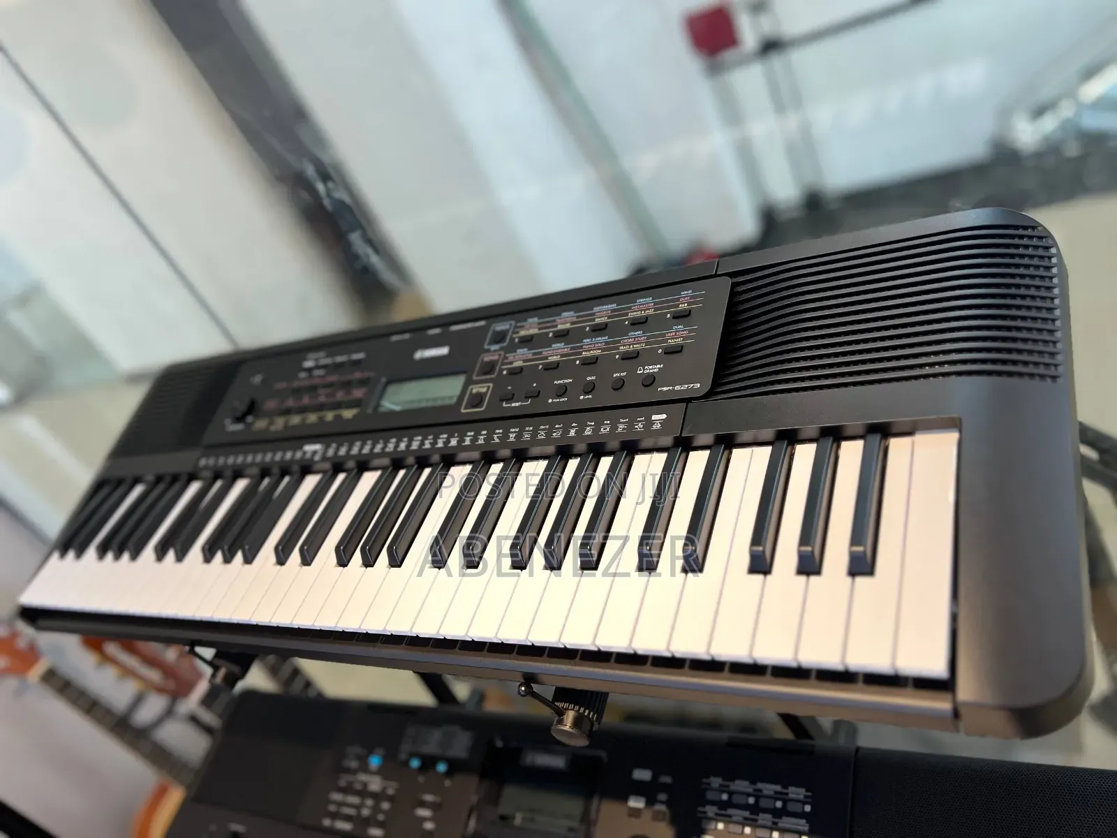Yamaha PSR E273 Keyboard