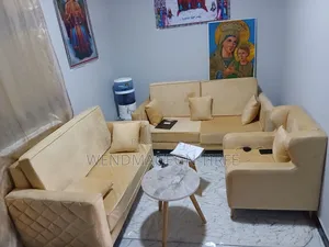 "ዘመናዊ የሶፋ ስብስብ እና የምግብ ጠረጴዛ"