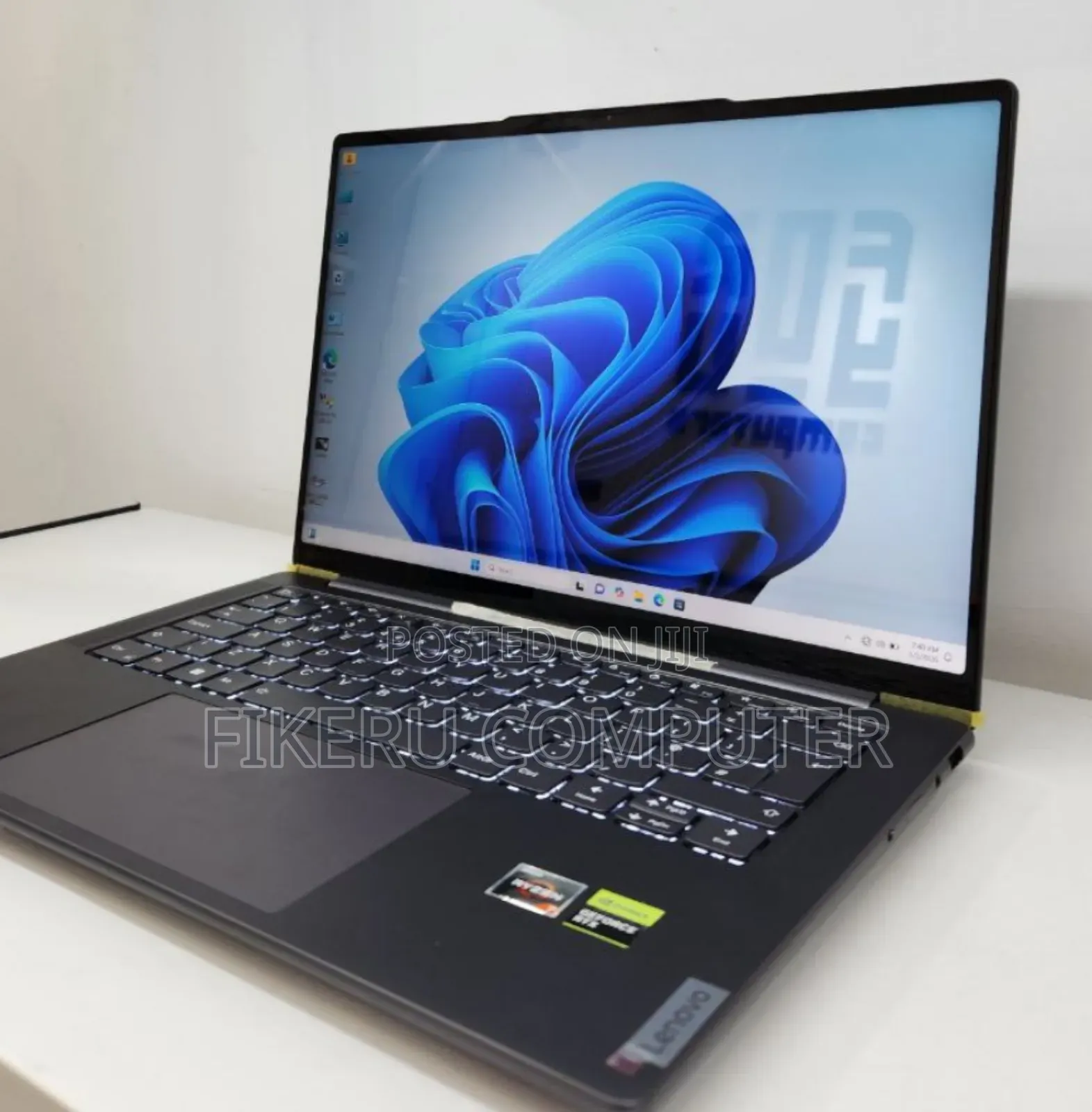 New Laptop Lenovo Yoga 700 32GB AMD Ryzen 7 SSD 512GB