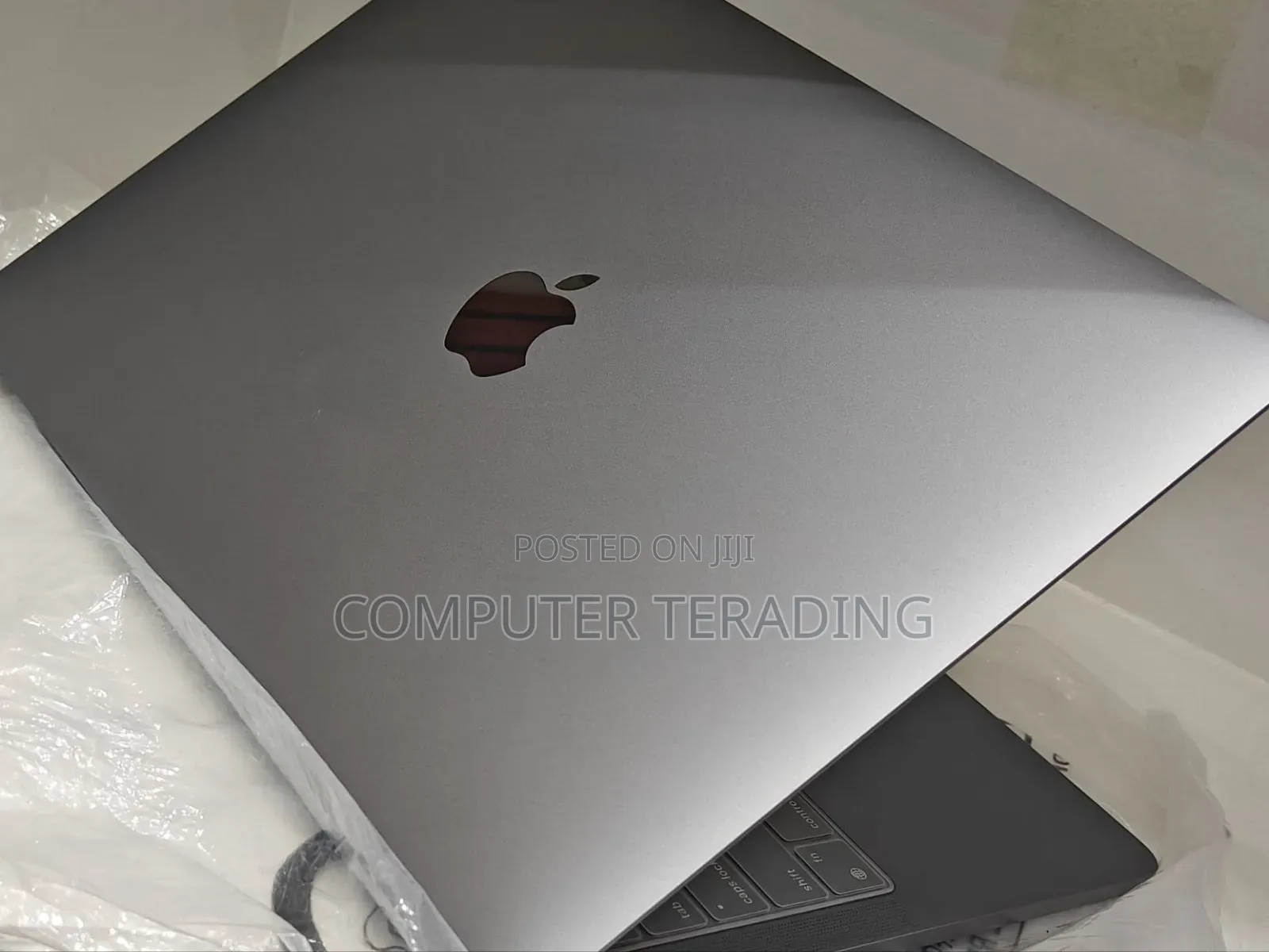 New Laptop Apple MacBook Pro M1 8GB Apple M1 Pro SSD 256GB