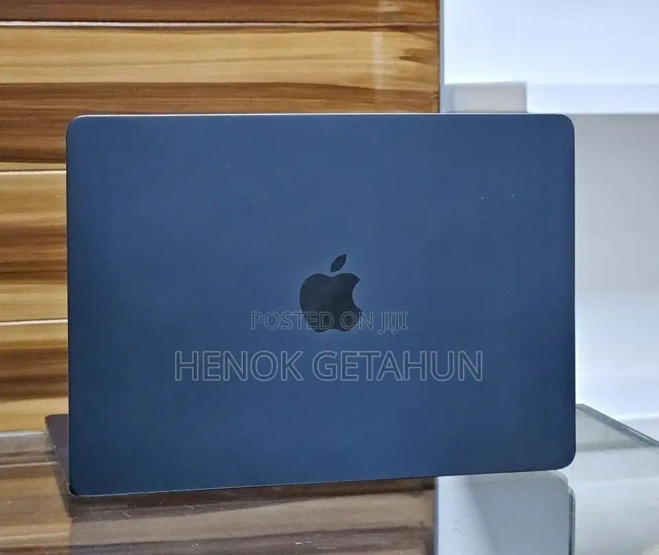 New Laptop Apple MacBook Air 2025 M4 13-inch 16GB Apple M4 SSD 256GB