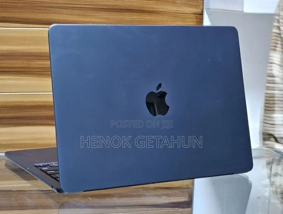 New Laptop Apple MacBook Air 2025 M4 13-inch 16GB Apple M4 SSD 256GB
