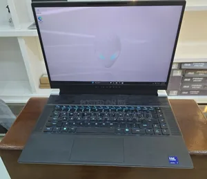 New Laptop Alienware M15 r3 16GB Intel Core Ultra 7 SSD 1T
