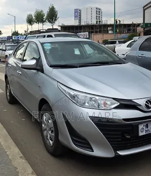 Toyota Yaris 2020 Silver