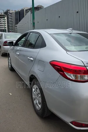 Toyota Yaris 2020 Silver
