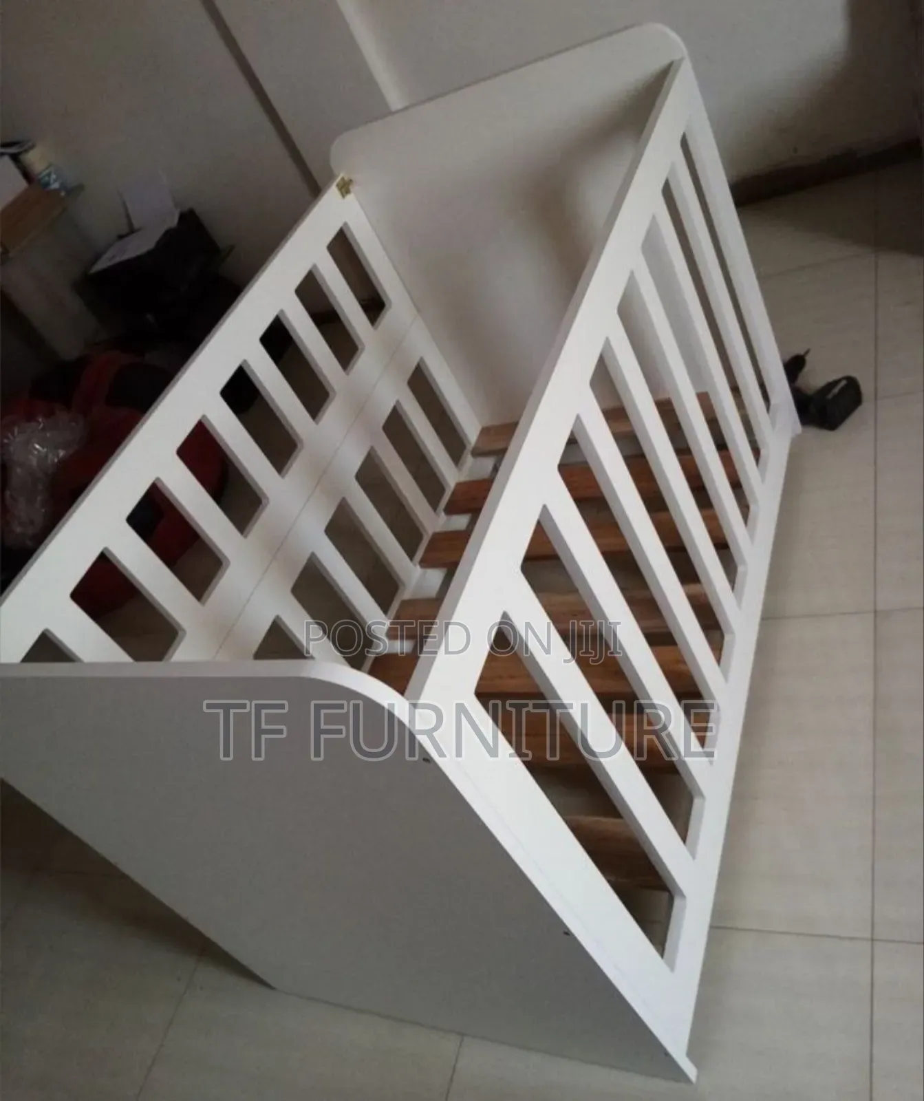 Kids Bed. (Crib)