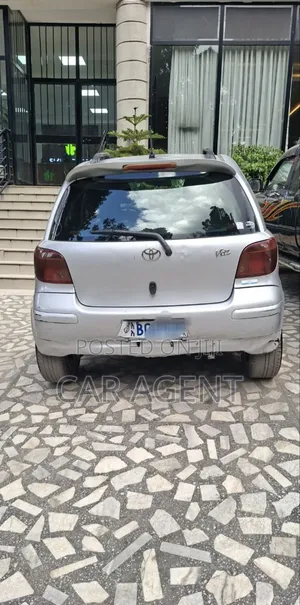 Toyota Vitz 2004 Silver