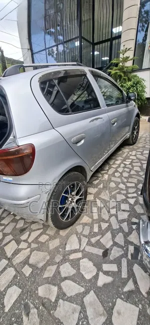 Toyota Vitz 2004 Silver