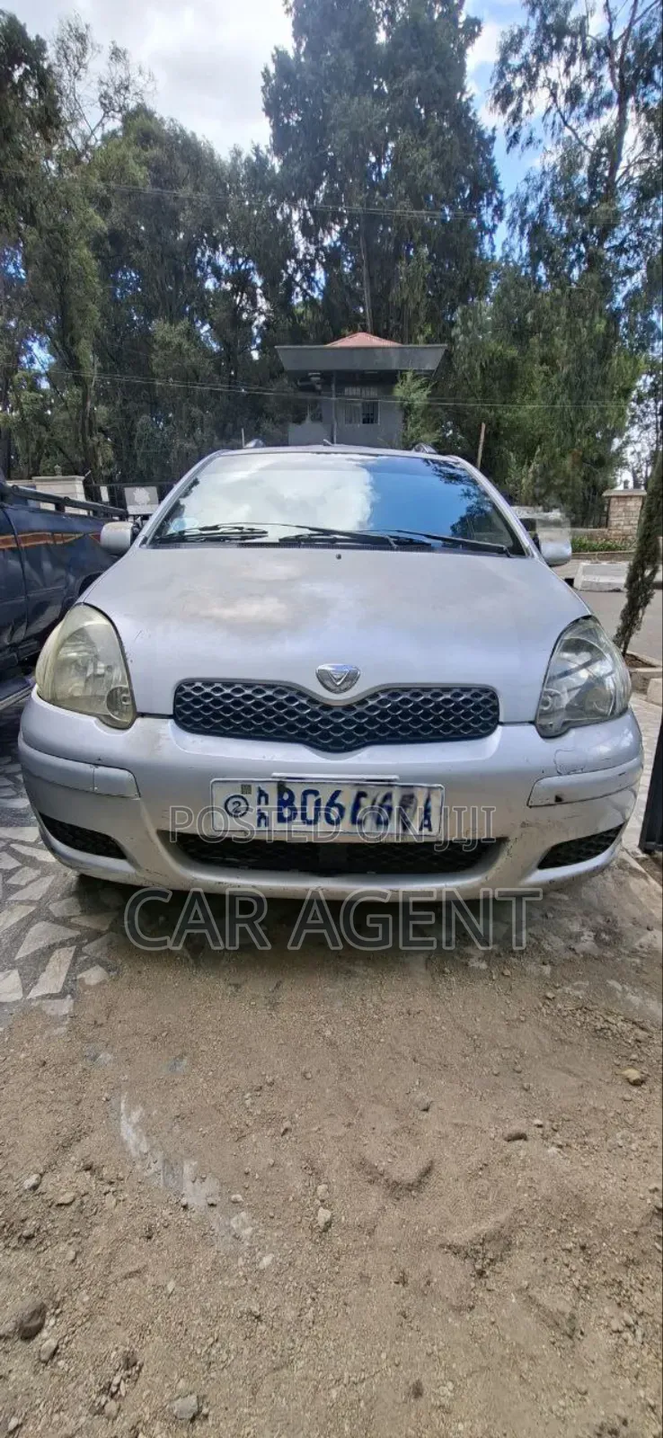 Toyota Vitz 2004 Silver